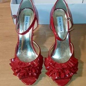 Sexy, ruffle open toe pump!